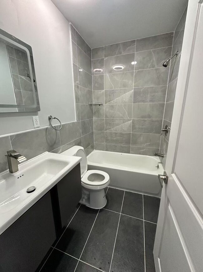 Building Photo - 3 bedroom 1.5 bath house with backyard ava...