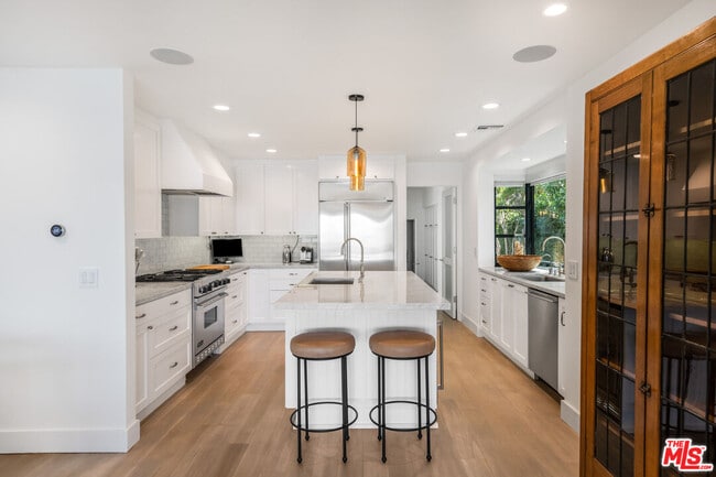 Building Photo - 7089 Birdview Ave