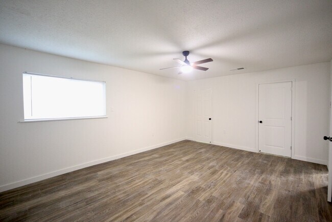 Building Photo - 5819 Flax Bourton St