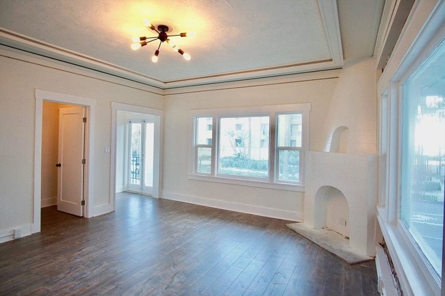 Building Photo - 1325