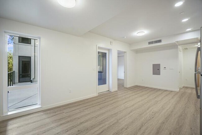 Building Photo - 2124 Bancroft Way