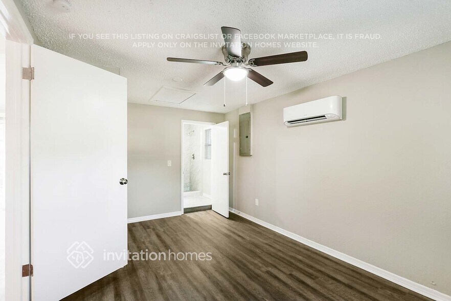 Building Photo - 10104 Enchanted Oaks Ct