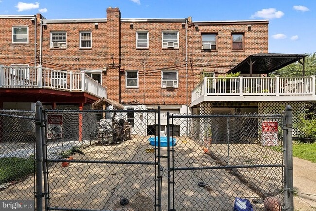 Building Photo - 2874 Tolbut St