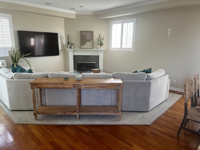 Building Photo - 425 11th St