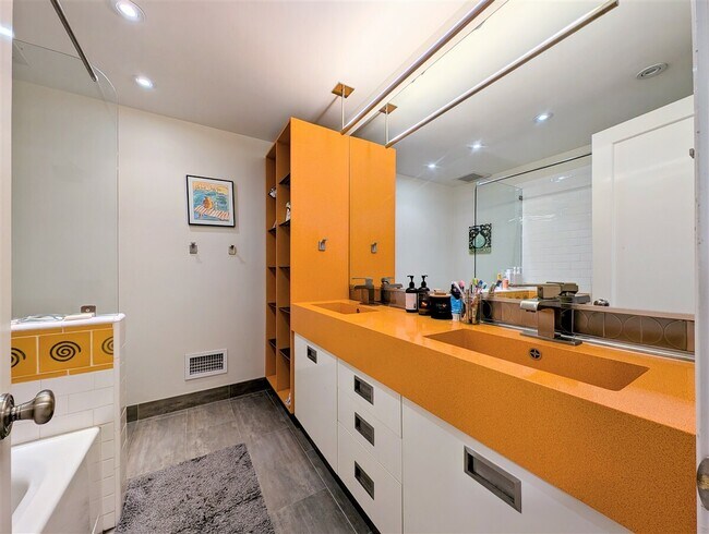 Building Photo - 10 Idalia Ct
