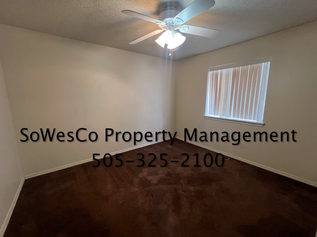 Building Photo - Large Home on West Side of Town