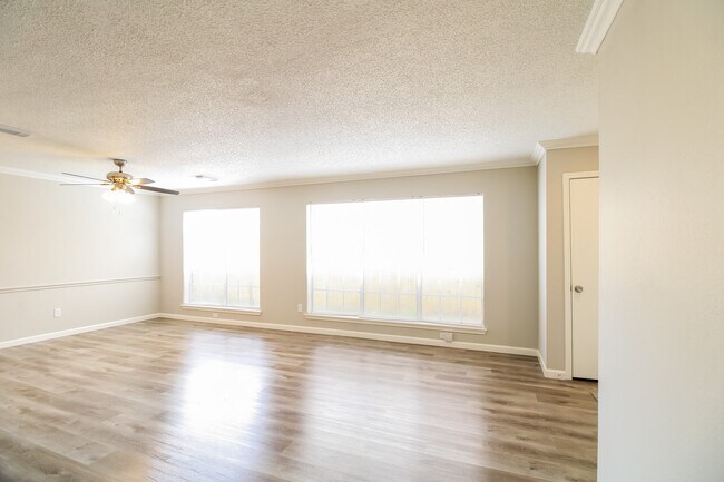 Building Photo - 1806 Courtside Pl Dr