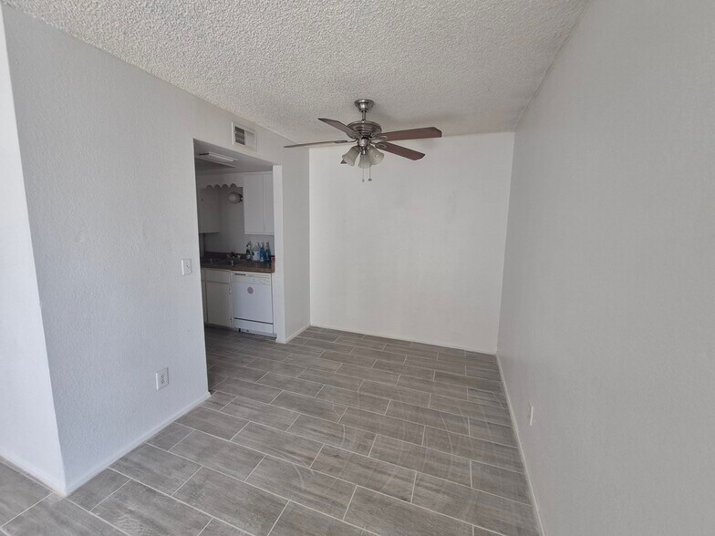 Building Photo - 851 S Horne St