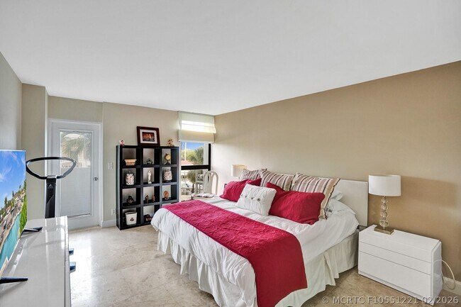 Building Photo - 1361 S Ocean Blvd