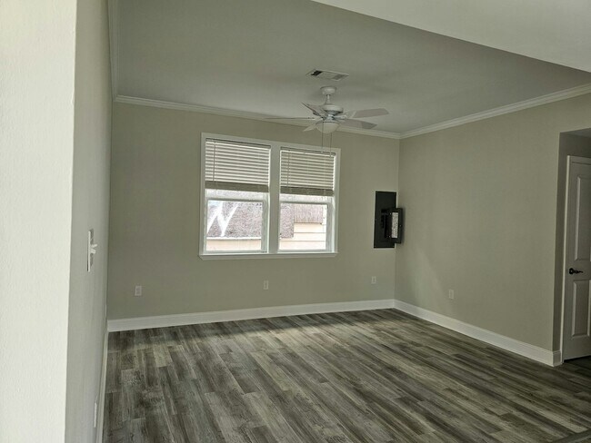 Building Photo - 8709 Apricot St