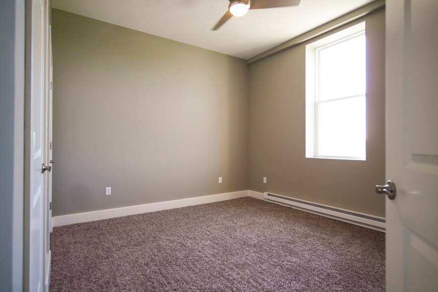 Bedroom - 34 US Oval