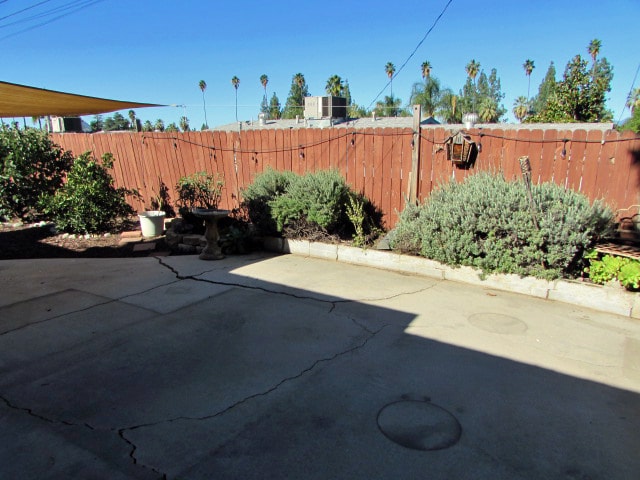 Building Photo - 4BR/2BA house with fenced backyard in South Redlands