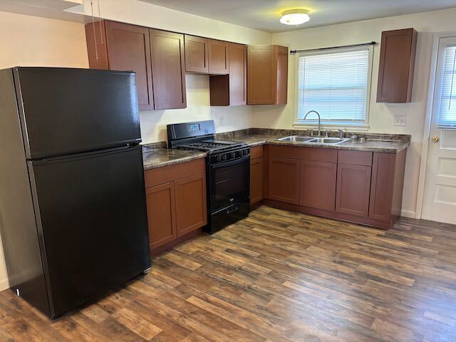 Building Photo - Remodeled Duplex unit in Metamora