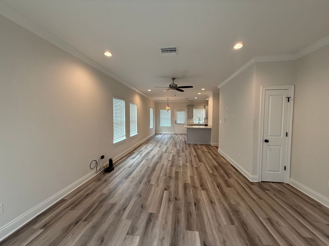 Building Photo - 57415 Oak Ave