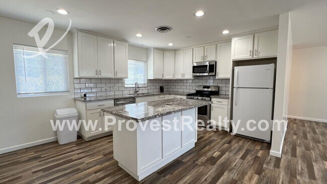 Building Photo - Nice 3 Bed, 2 Bath Home in Hesperia!!