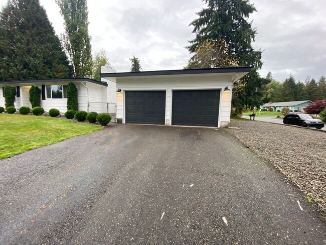 Building Photo - Woodland Creek Rambler on Corner lot with large yard