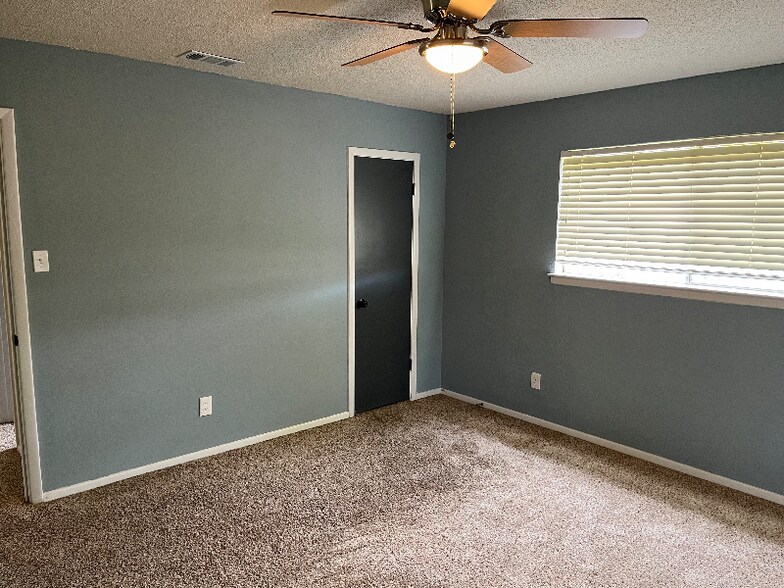 Building Photo - 408 Sheffield Dr