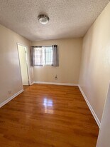 Building Photo - 1314-1318 W 94th St