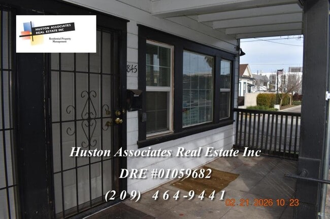 Building Photo - 845 N Lincoln St