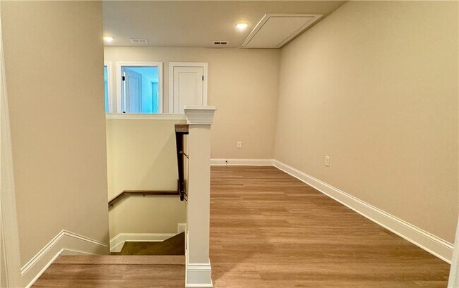 Building Photo - 709 Stickley Oak Way