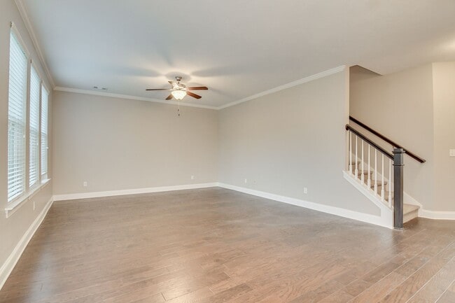 Building Photo - 4 Bedroom 2.5 Bath Canterbury Farms