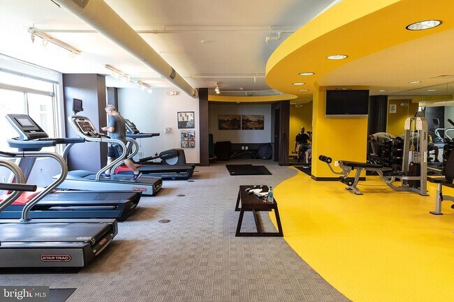 Building Photo - 3600 S Glebe Rd