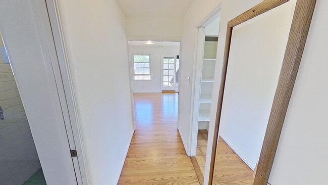 Building Photo - Desirable 3 Bedroom, 2 Bathroom house in S...