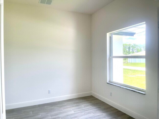 Building Photo - 1260 Larkspur St SE