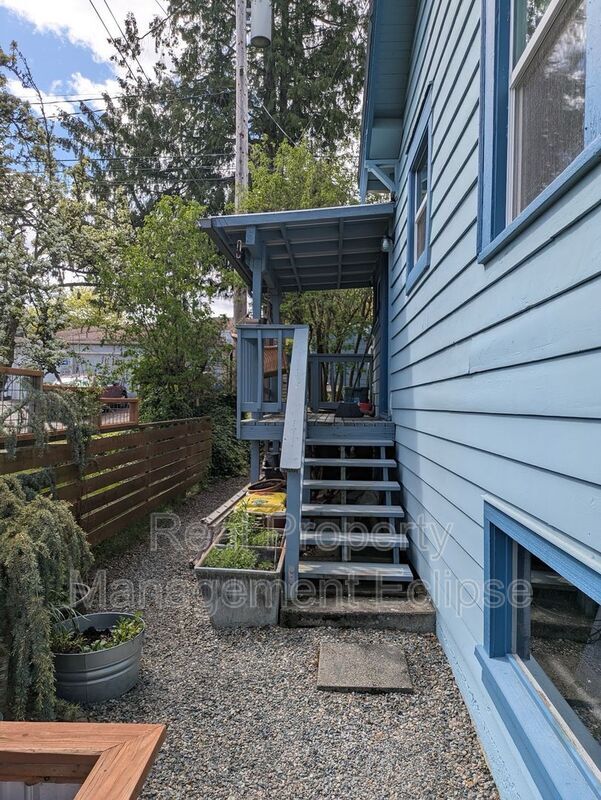 Building Photo - 517 N 97th St