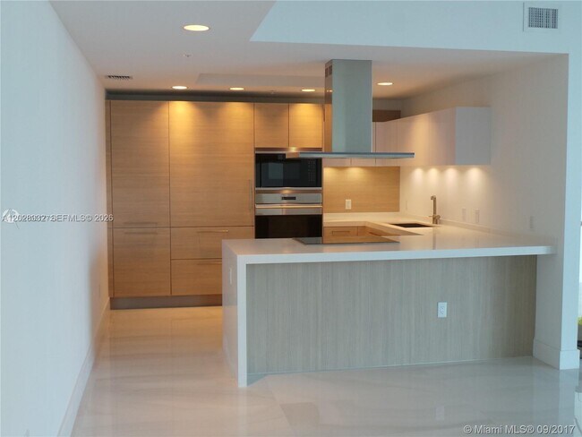 Building Photo - 17111 Biscayne Blvd