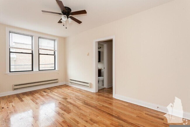 Building Photo - 812 W Diversey Pky