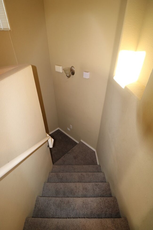 Building Photo - 601 Menaul Blvd NE