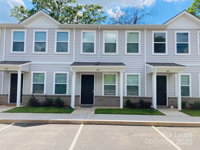 Primary Photo - 107 Villa Ln