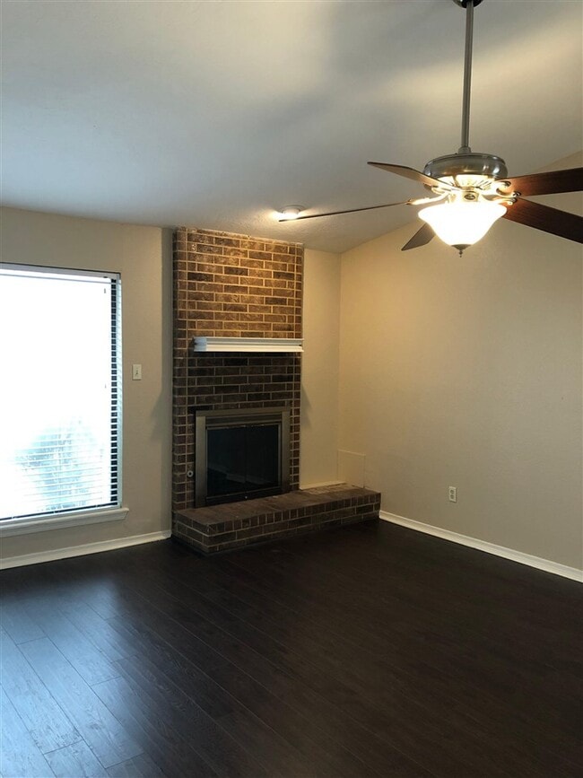 Building Photo - 1405 SE Hillcrest Ave