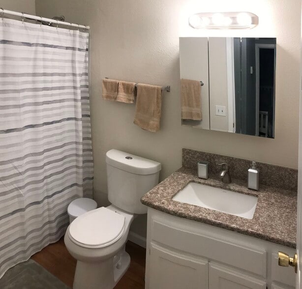 Building Photo - 6577 Desert Queen Ave