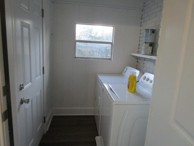 Building Photo - 1914 Georgianna Dr