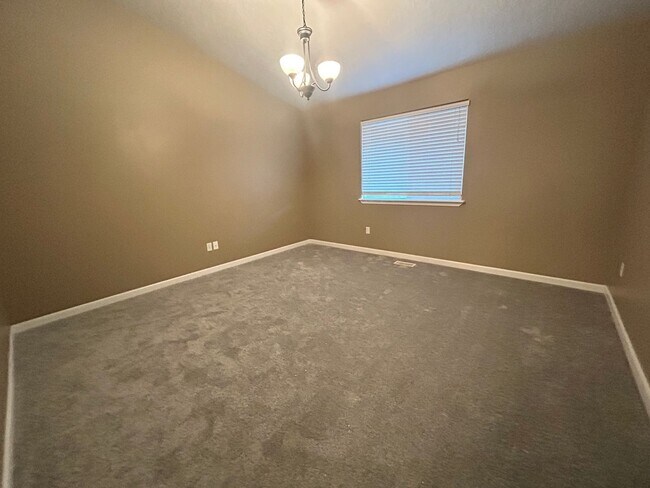 Building Photo - 115 Cassidy Dr E