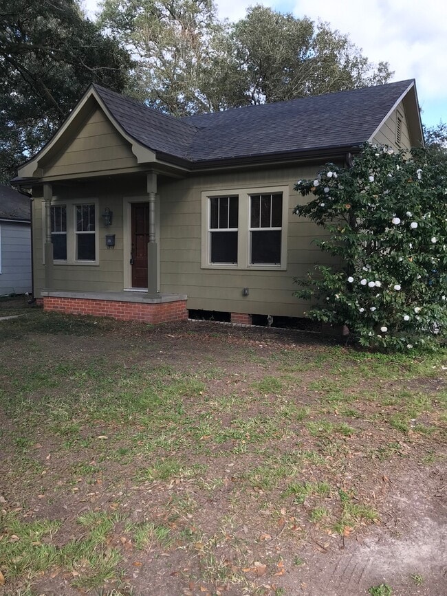 Building Photo - 3 Bedroom 2 bath home