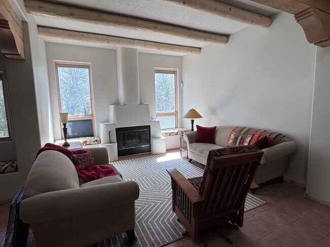 Building Photo - 3 Bedroom, 2.5 Bathroom Home in Tijeras, NM