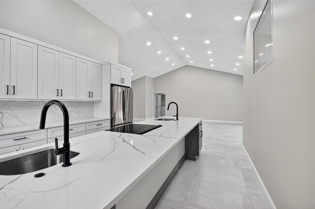 Building Photo - 9581 El Clair Ranch Rd