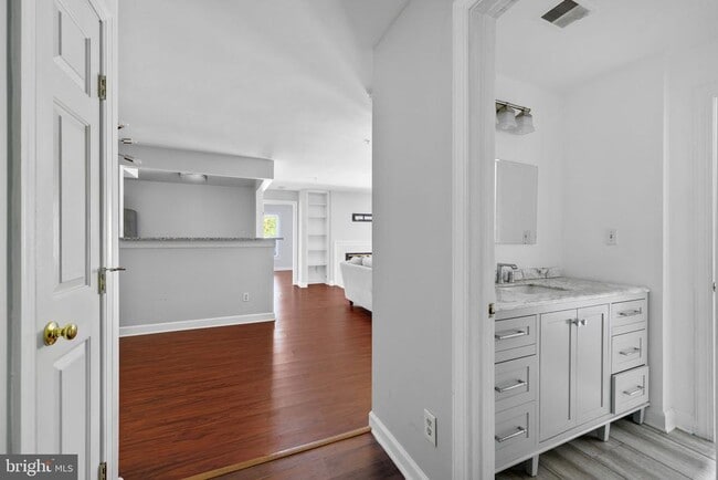 Building Photo - 12209 Fairfield House Dr