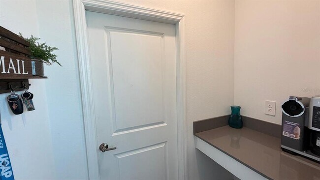 Building Photo - 11200 Listening Dr