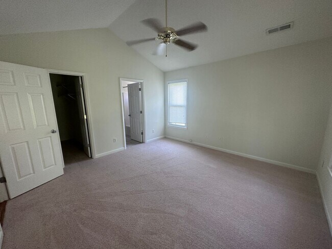 Building Photo - 633 N Hampton Rd