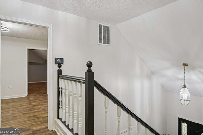 Building Photo - 7379 N Mitchell Ct