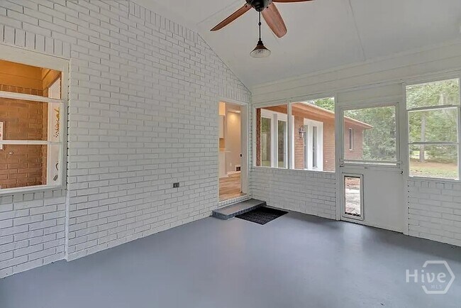 Building Photo - 196 Sayle Rd