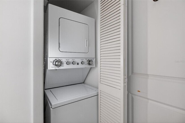 Building Photo - 100 Oakmont Ln