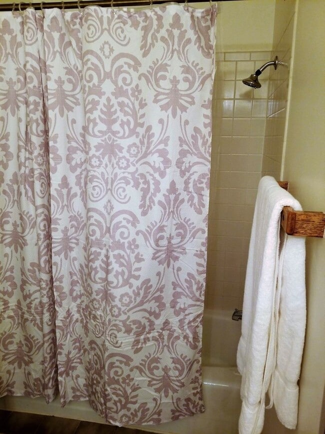 Building Photo - Long Term Rental- Cedar Lodge 207