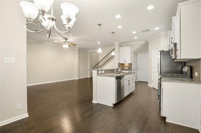 Building Photo - 13400 Briarwick Dr