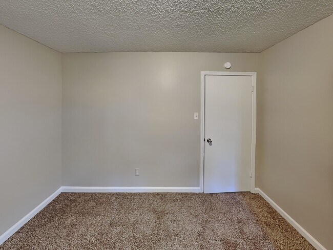 Building Photo - 1017 Hawkview Dr