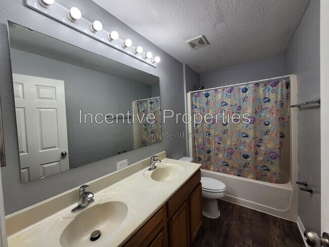 Building Photo - 509 Everest Way